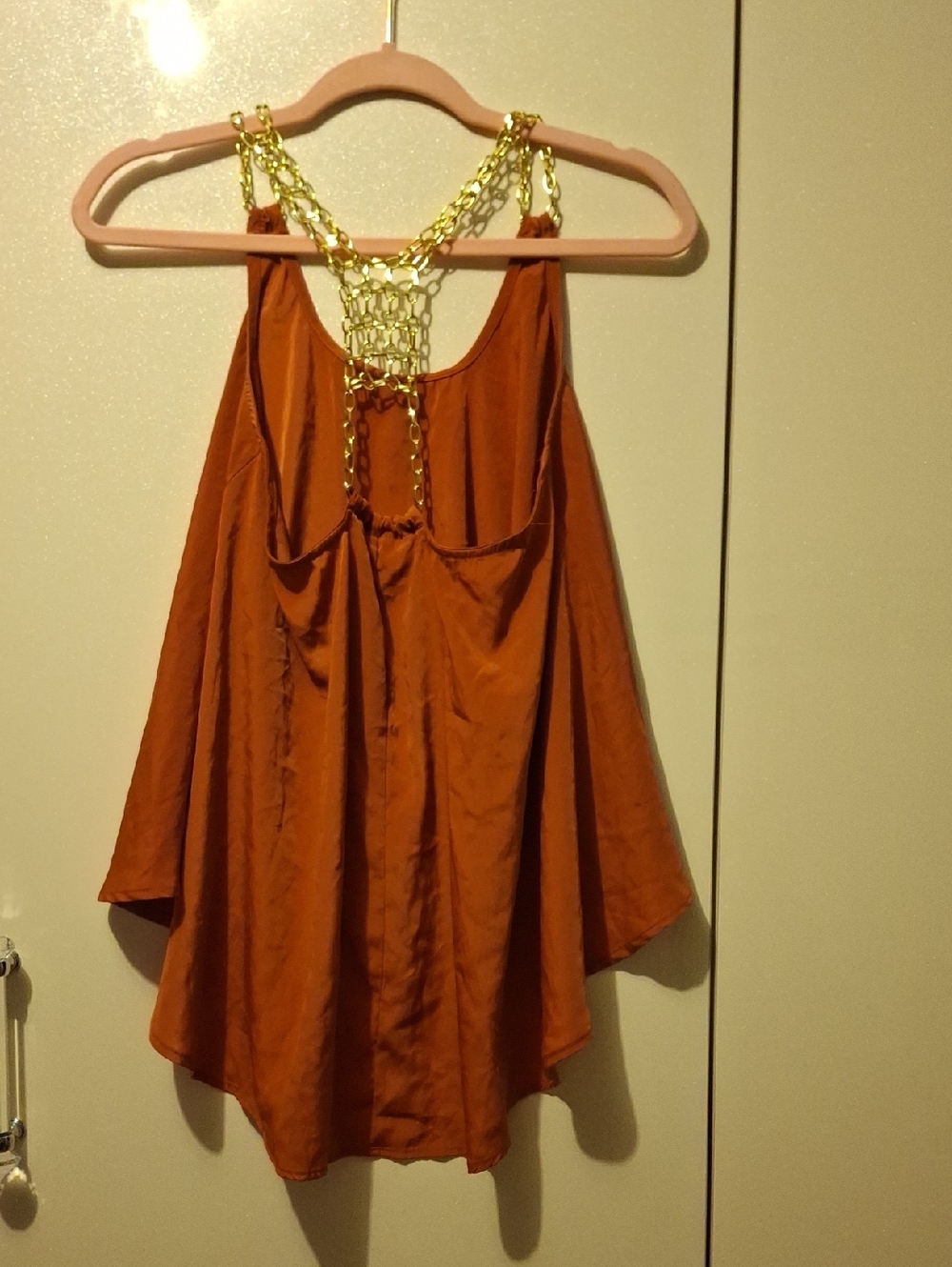 Limité Rust Orange Chain-Back Flowy Tank Top - Picture 2 of 4
